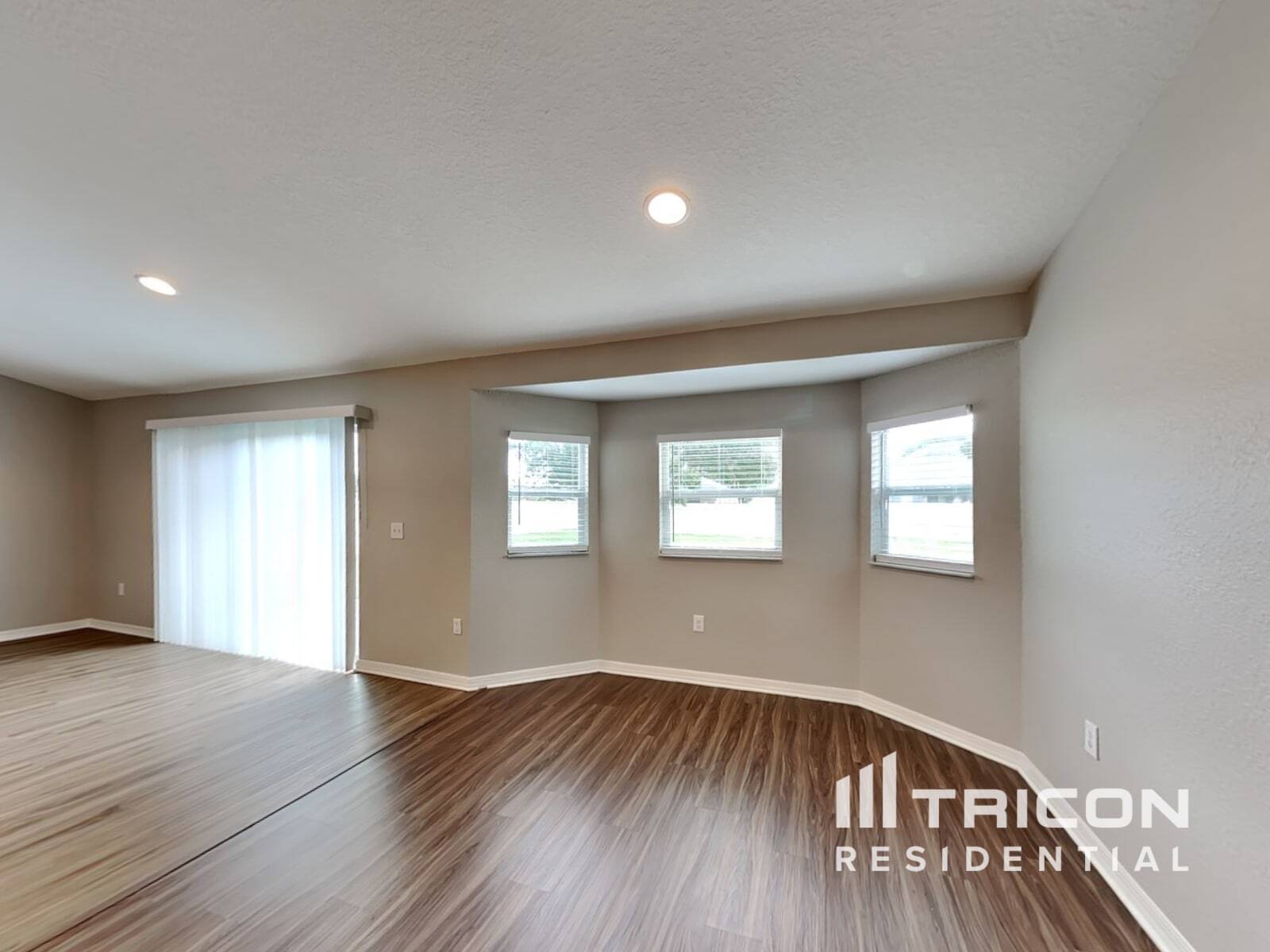 Building Photo - 113 Solis Dr