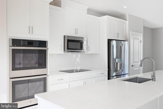 Building Photo - 1011 Venifena Terrace SE