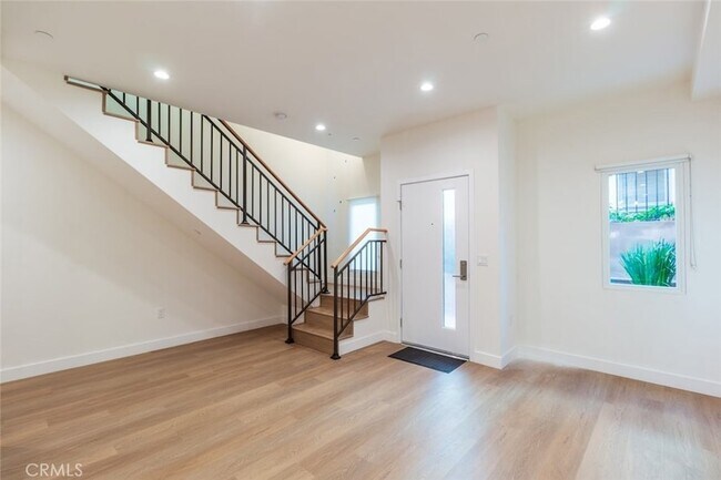 Building Photo - 1212 Viola Ave
