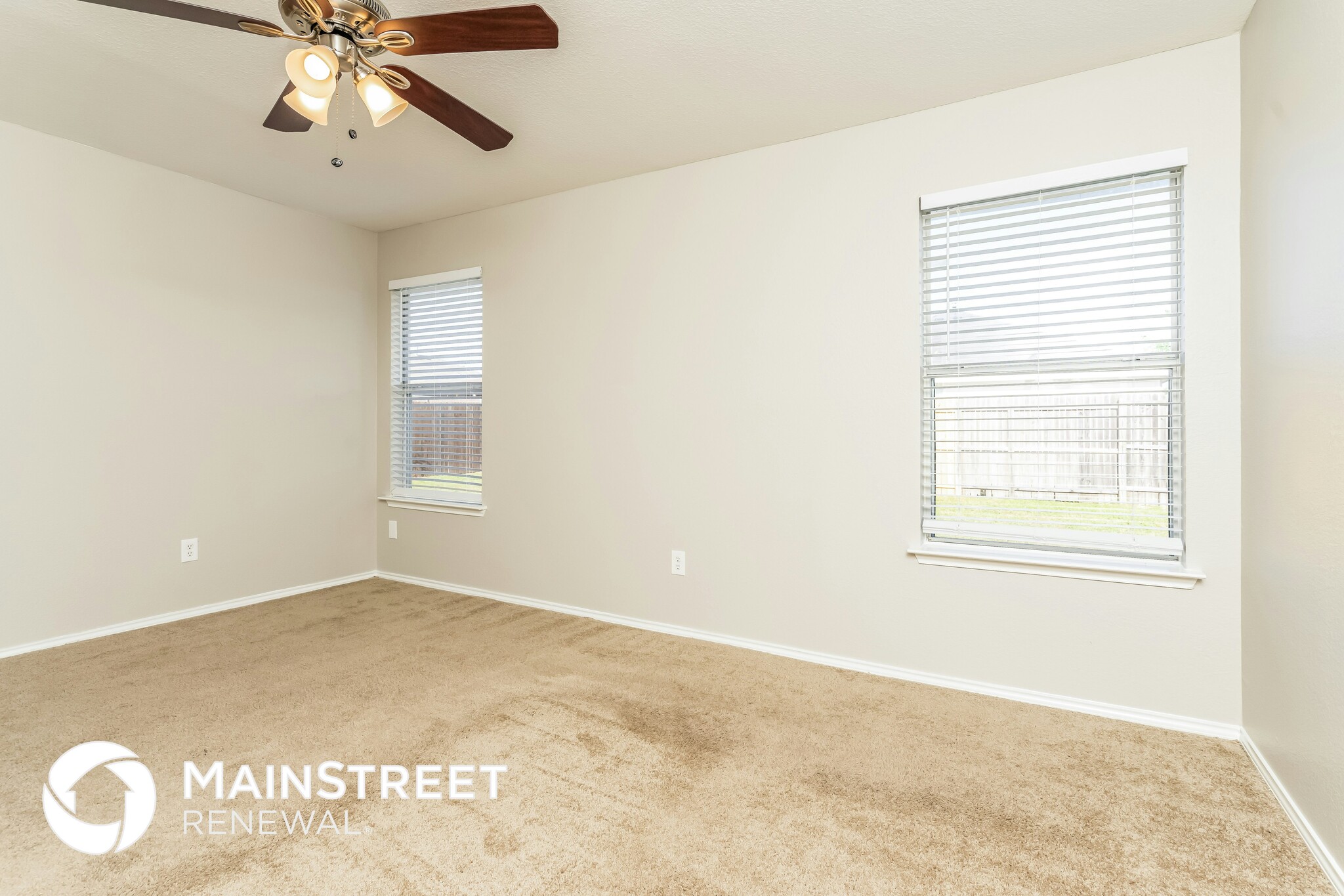 Building Photo - 717 Somerset Dr