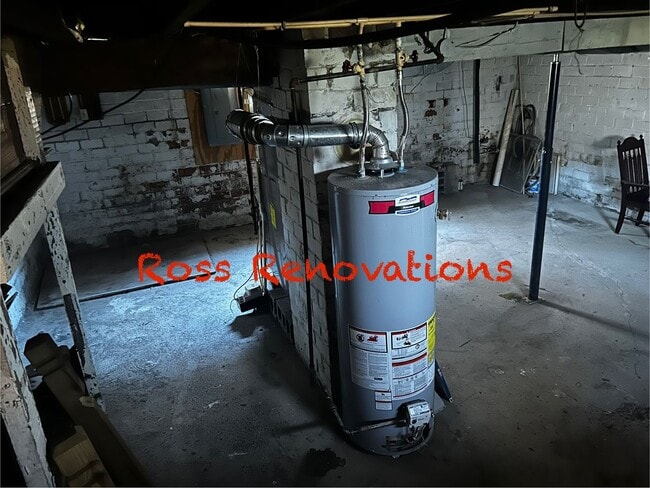 Building Photo - Close to Schools and Shopping