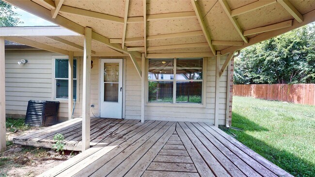 Building Photo - 1103 Sun Prairie Dr