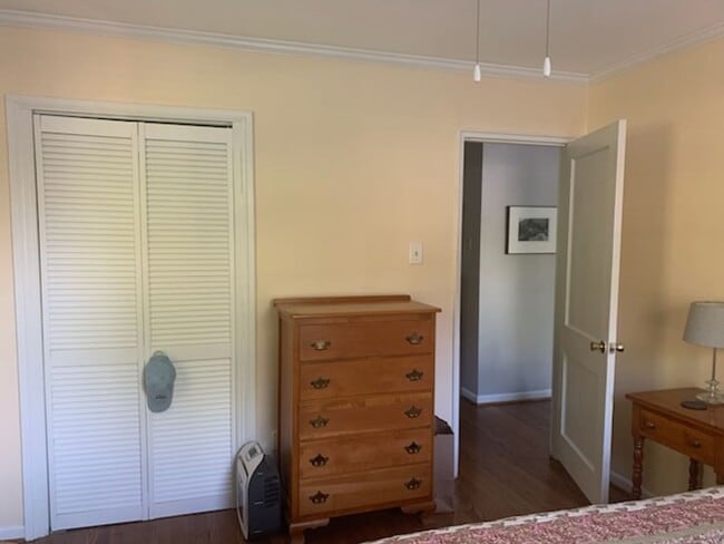 Building Photo - Check out this CHARMING 1BR/1BA Now Availa...
