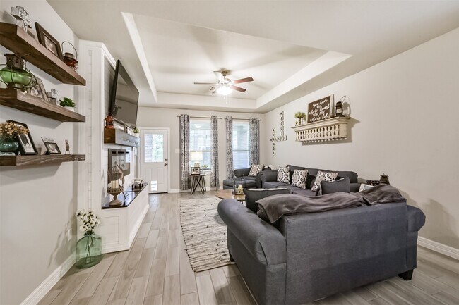 Building Photo - 123 Buttonwood Ct