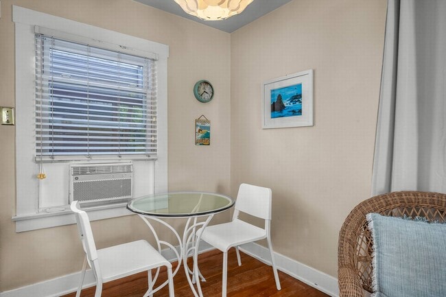 Building Photo - 204 S Guadalupe Ave