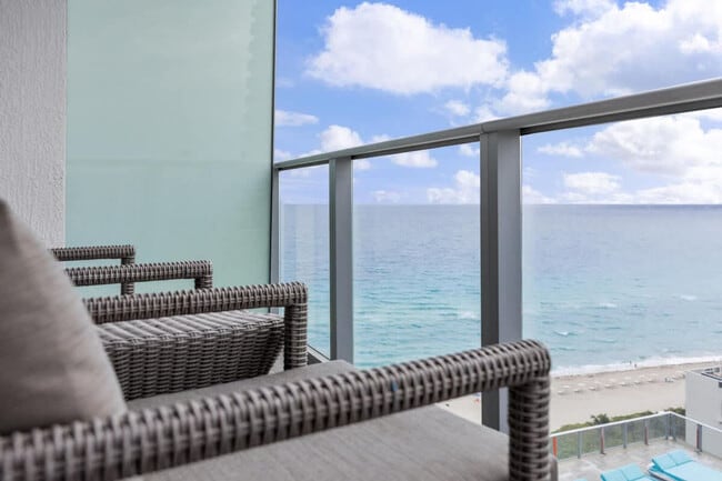 Building Photo - 4011 S Ocean Dr