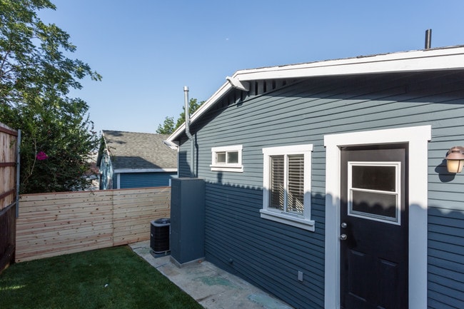 Building Photo - 708 Tularosa Dr