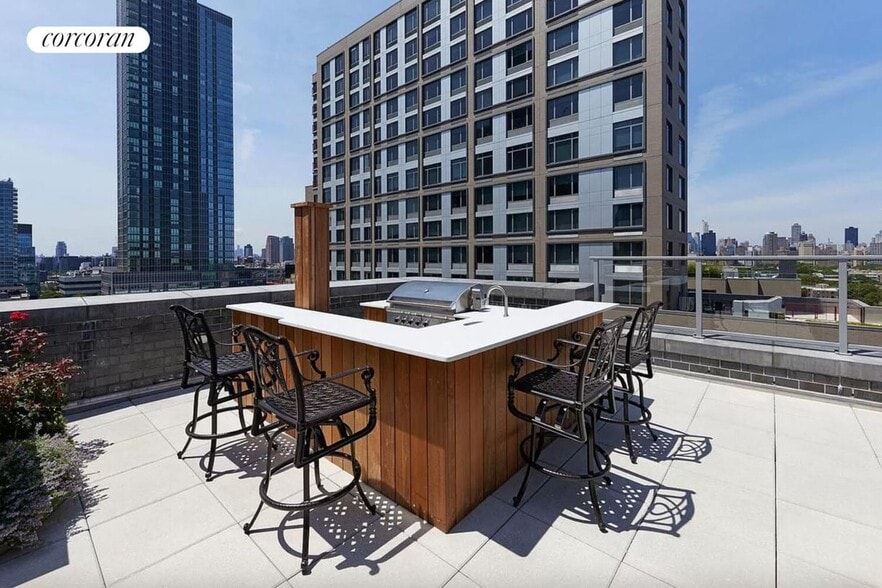 Building Photo - 41-34 Crescent Street 4E