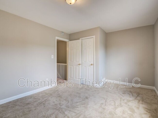 Building Photo - 1417 Downing St NE