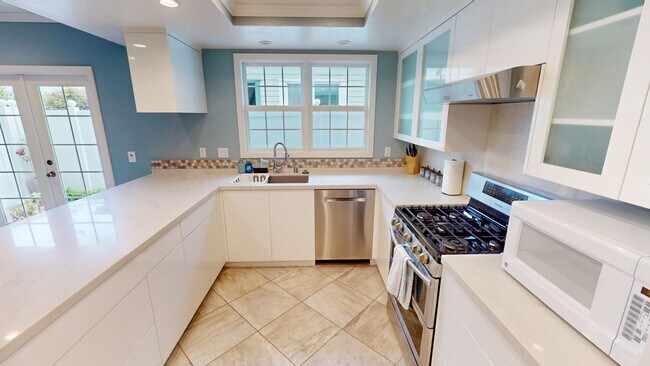 Building Photo - Great LOCATION | Close to Orange Ave & Beach