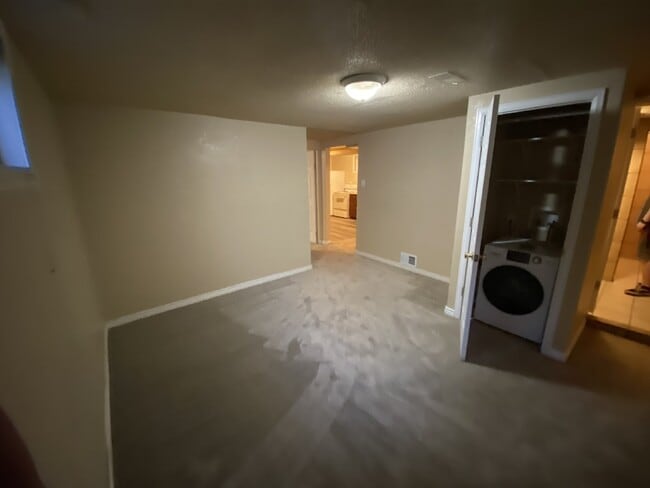Building Photo - Cozy apartment in Potter Highlands!