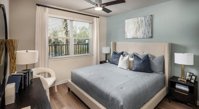 Building Photo - 10881 Caladesi Ave