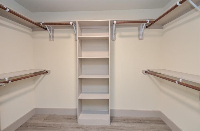 Building Photo - 6955 Turtlewood Dr