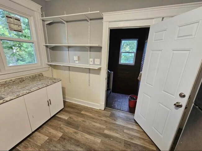 Building Photo - 342 3rd St