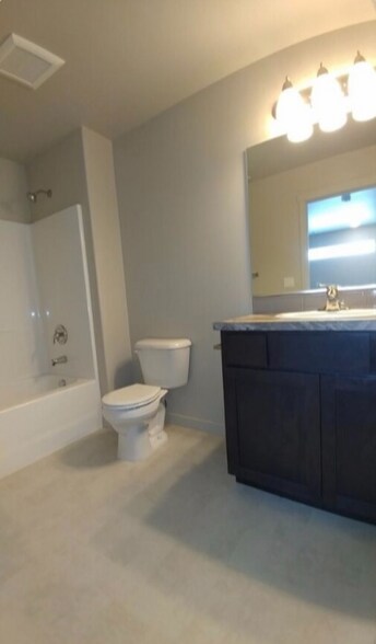 Building Photo - 5723 W Albany Pl