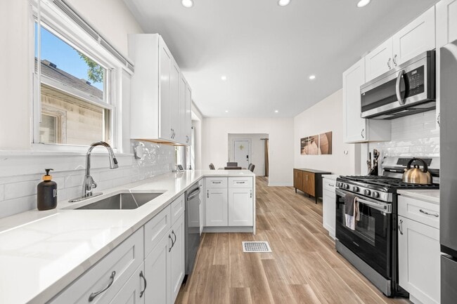 Building Photo - 1215 N Warman Ave