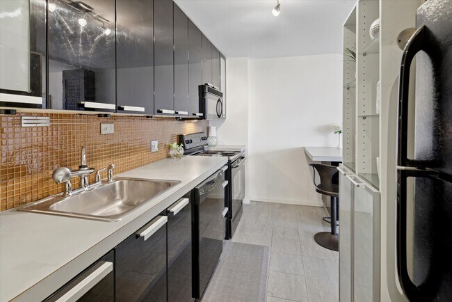 Building Photo - 4250 N Marine Dr