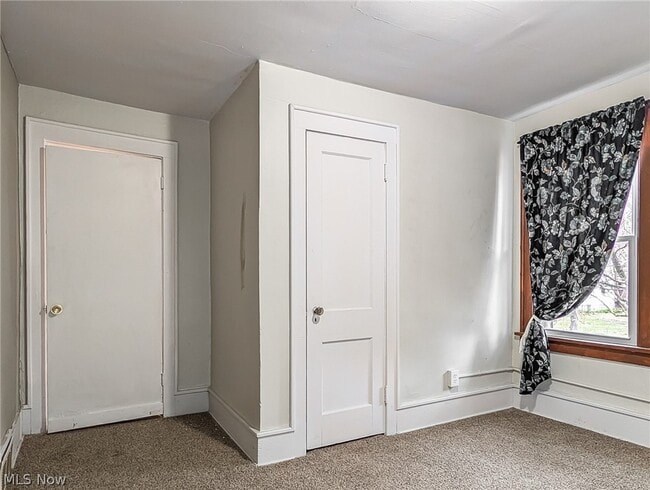 Building Photo - 1268 Pondview Ave