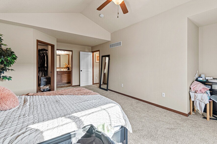 Building Photo - 1554 Burr Dr