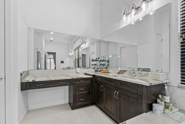 Building Photo - 13026 Artisan Cir