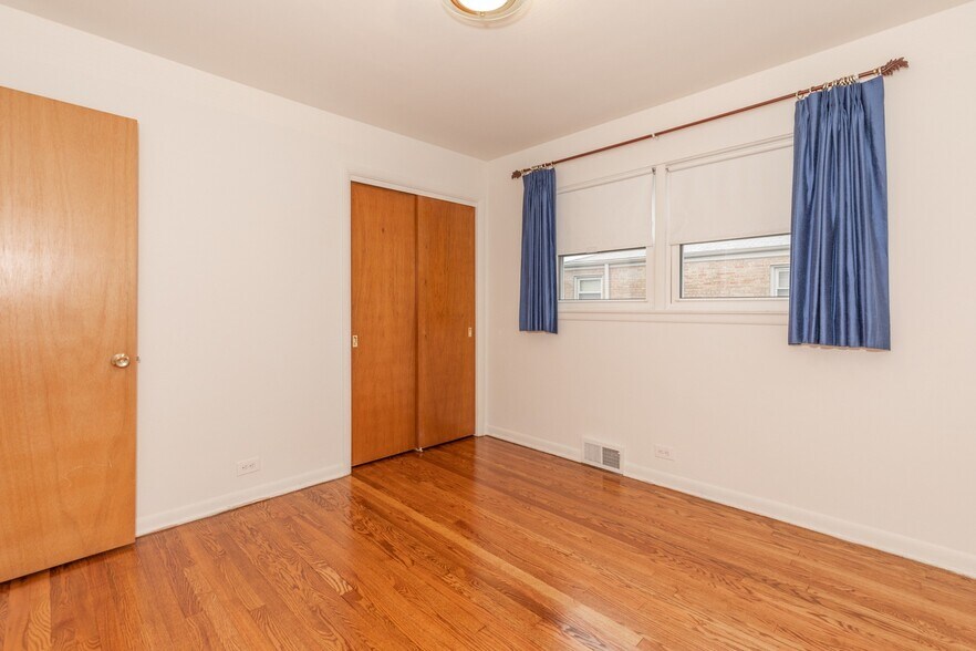 Building Photo - 4218 Oakton St