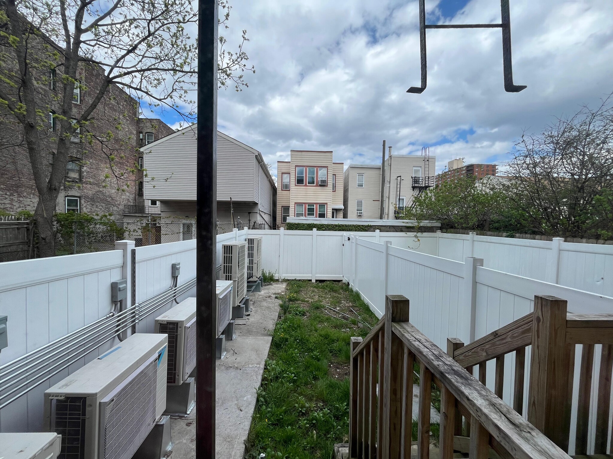 Building Photo - 51 Grace St