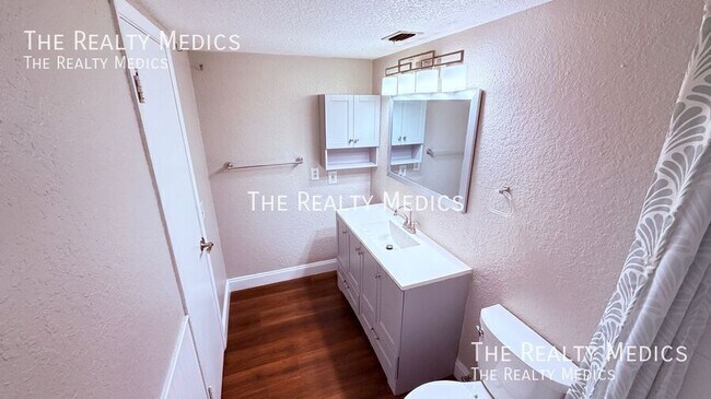 Building Photo - 3640 S St Lucie Dr