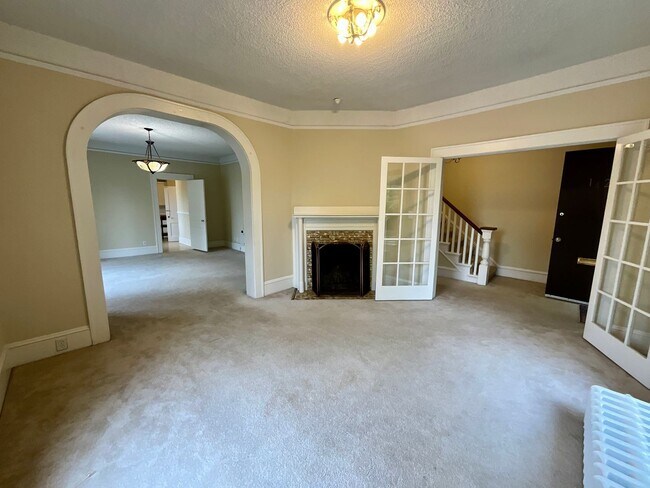 Building Photo - $500 Move In Special - Beautiful 3-bedroom...