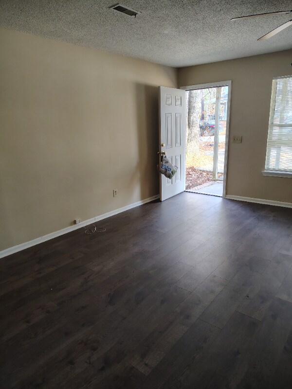 Building Photo - 112 Leila Ln