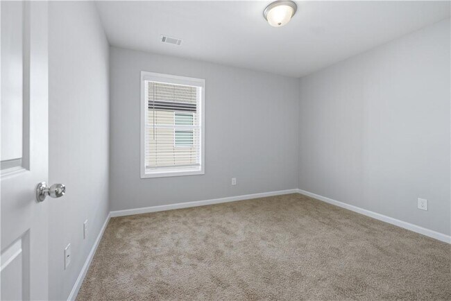 Building Photo - 327 Cashes Ct