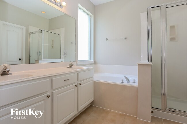 Building Photo - 18414 Bluff View Dr