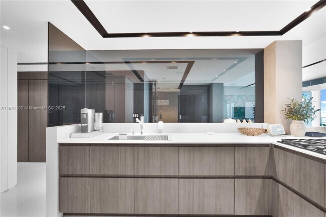 Building Photo - 3535 S Ocean Dr