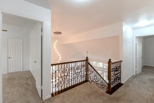 Building Photo - 34 E Trillium Cir