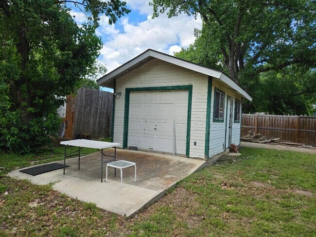Building Photo - 102 Stubblefield Dr