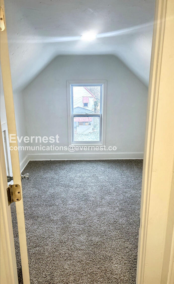 Building Photo - 1270 Moore St