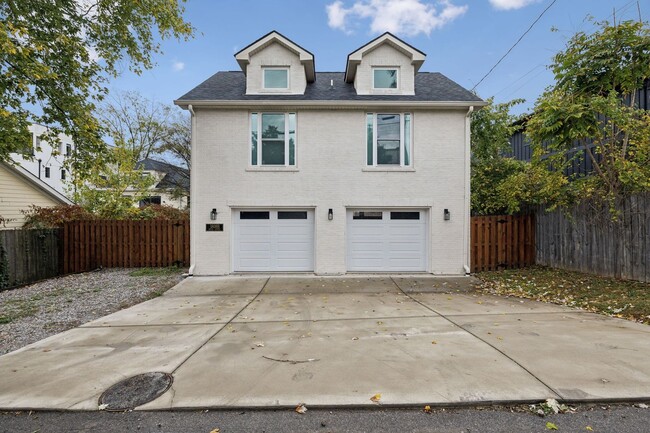 Building Photo - Furnished short term rental home with all utilities included