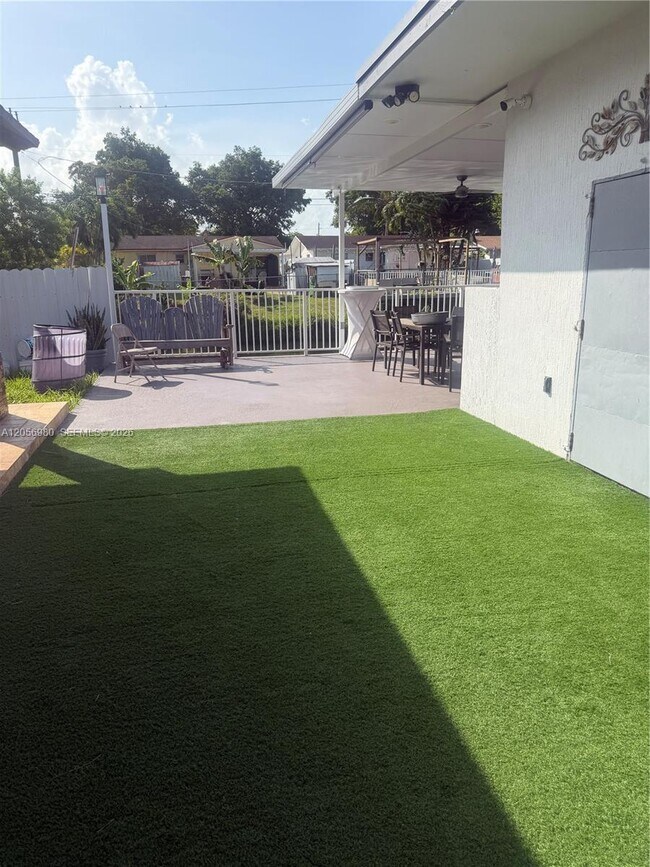 Building Photo - 240 Tamiami Canal Rd
