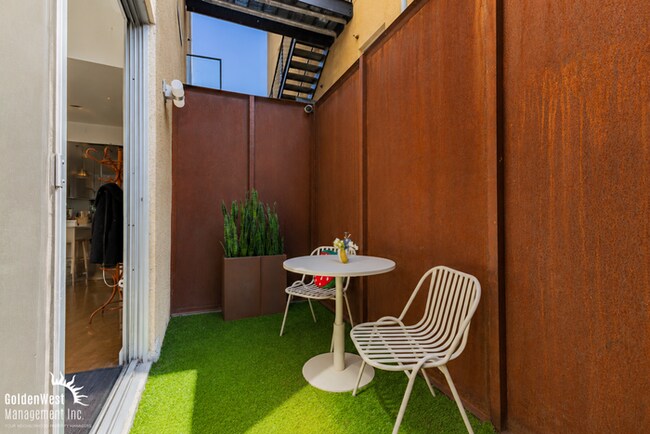 Building Photo - Modern 1Bdm 1Ba Unfurnished Loft-Style Home with Open Concept Living!