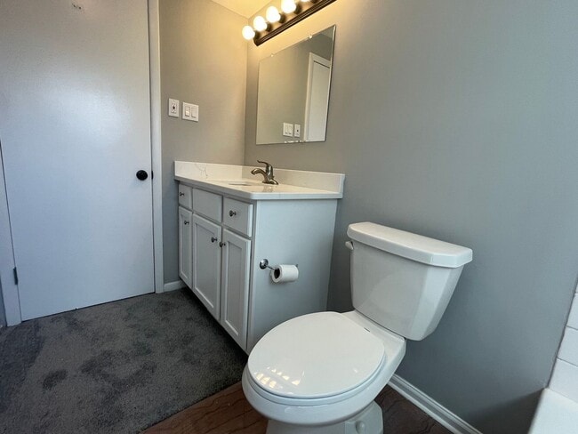 Building Photo - Rochester 3-Bedroom, 1.5 Baths, Entertainm...