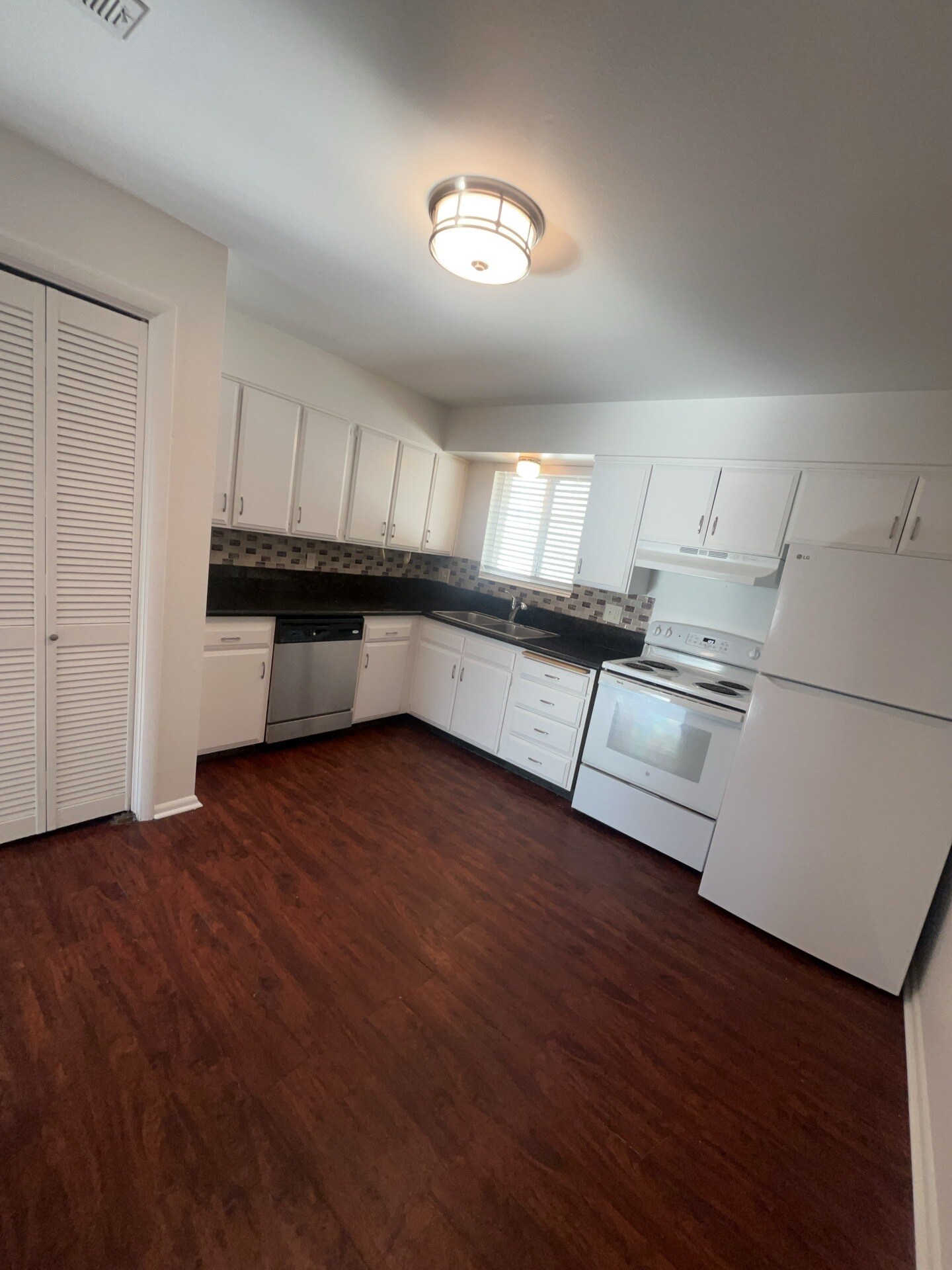 Building Photo - 351 Park Creeke Ln