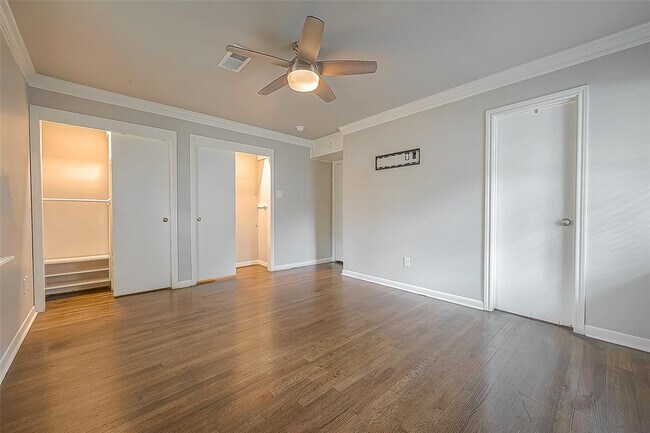 Building Photo - 5238 Beechnut St