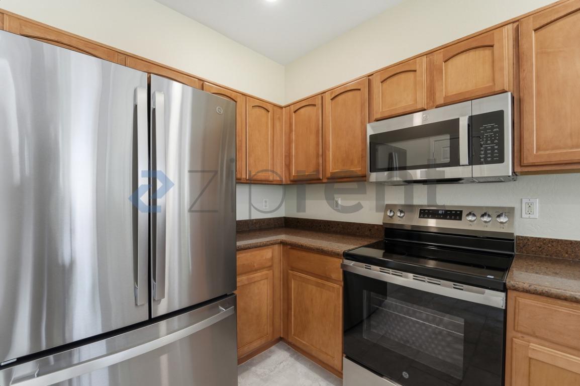 Building Photo - 2600 E Springfield Pl