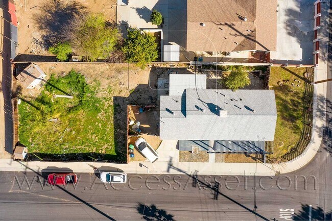 Building Photo - 402 Davis St