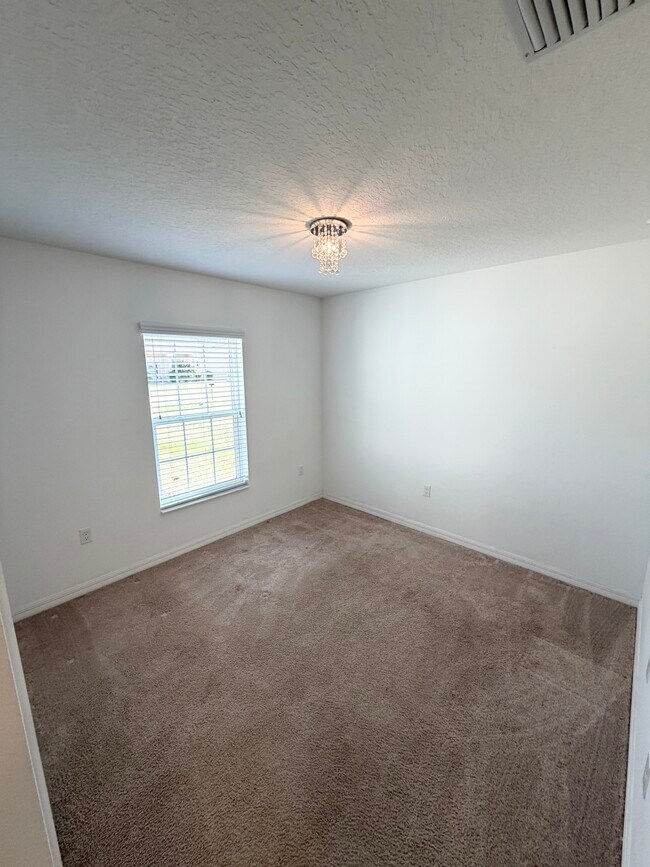 Building Photo - 10 Rainstone Ln