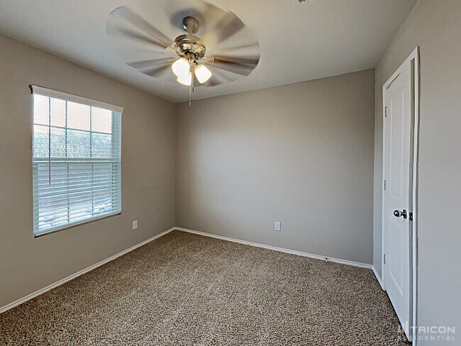 Building Photo - 747 Myrtle Ln