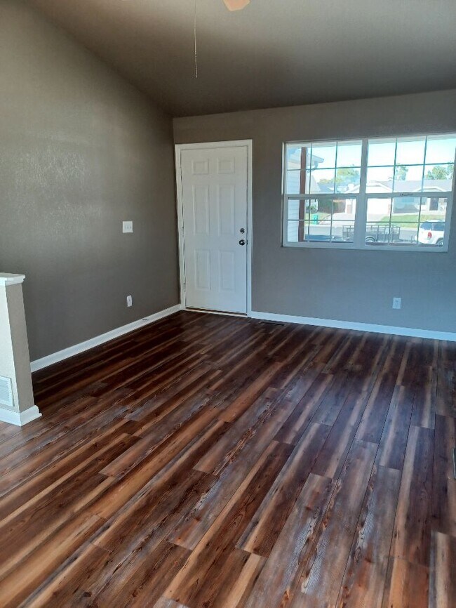 Building Photo - 3200 Rock Point Ct