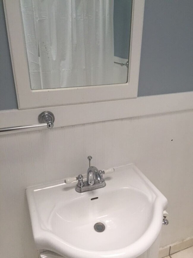 Building Photo - Charming 1BR Apartment in Greeley