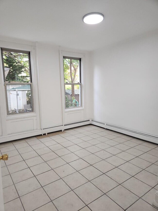 Building Photo - 4530 Hudson Ave