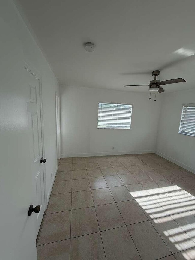 Building Photo - 9851 Sandalfoot Blvd