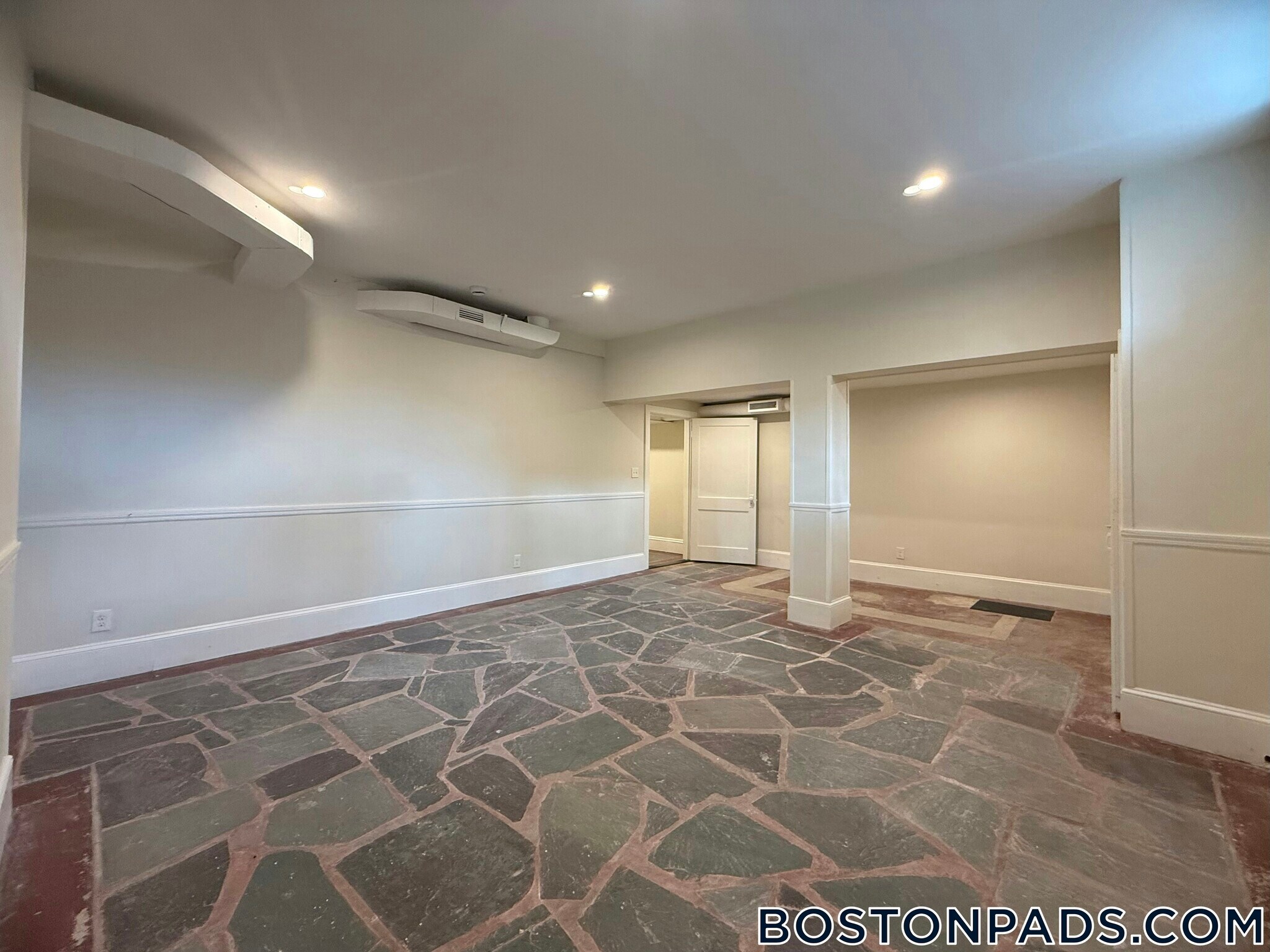 Building Photo - 1726 Beacon St